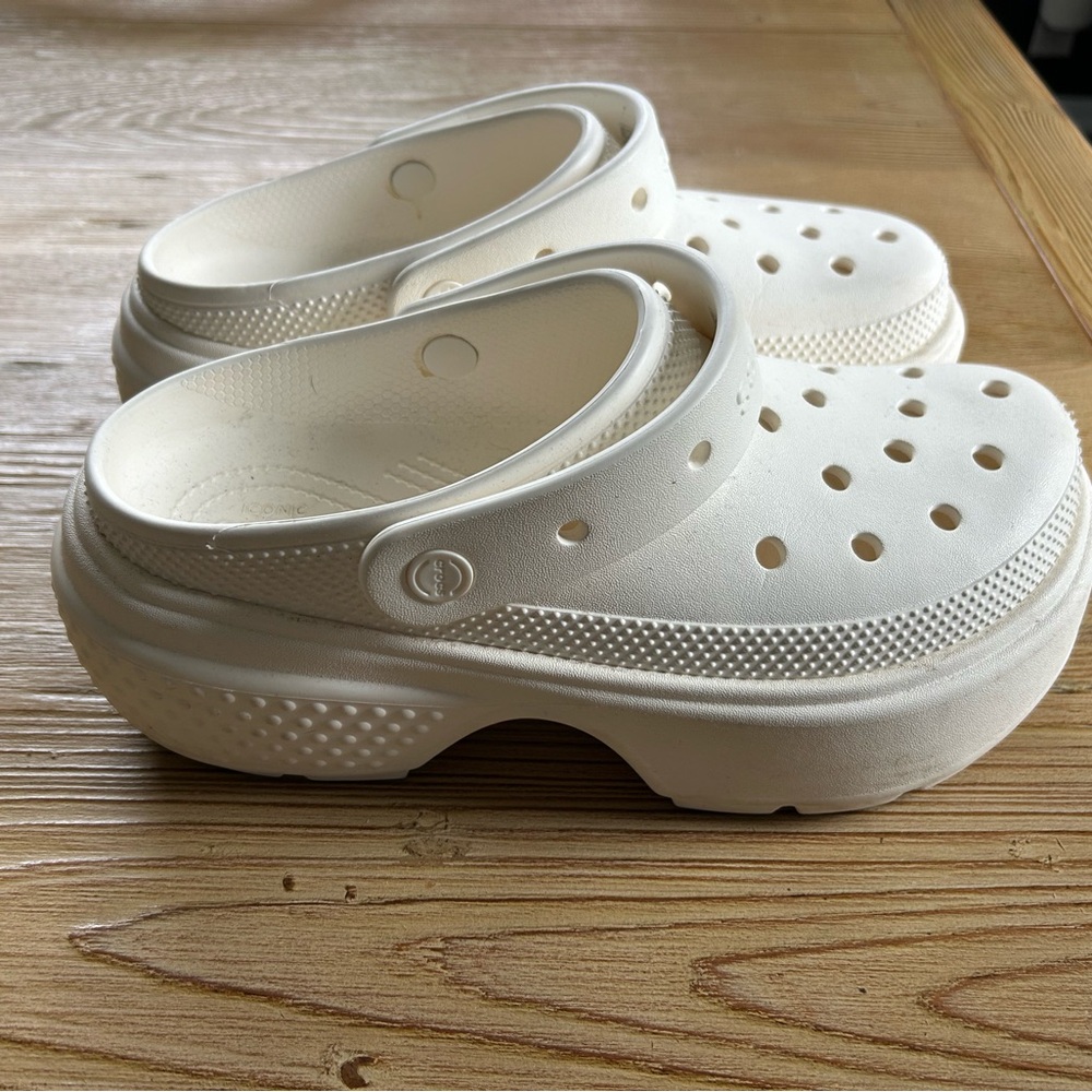 CROCS unique White Crocs Platform Clogs – Size M8 / W10